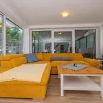 In 43094 Vilă Klenovica