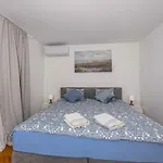 Vilă In 43094 *