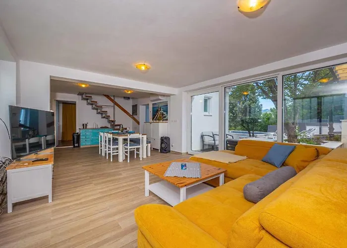 In 43094 Villa *